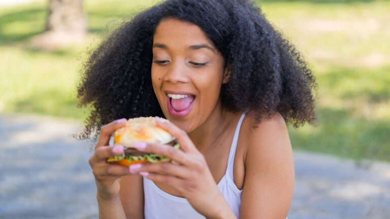 10 Foods That Taste Better if You Eat Them With Your Hands