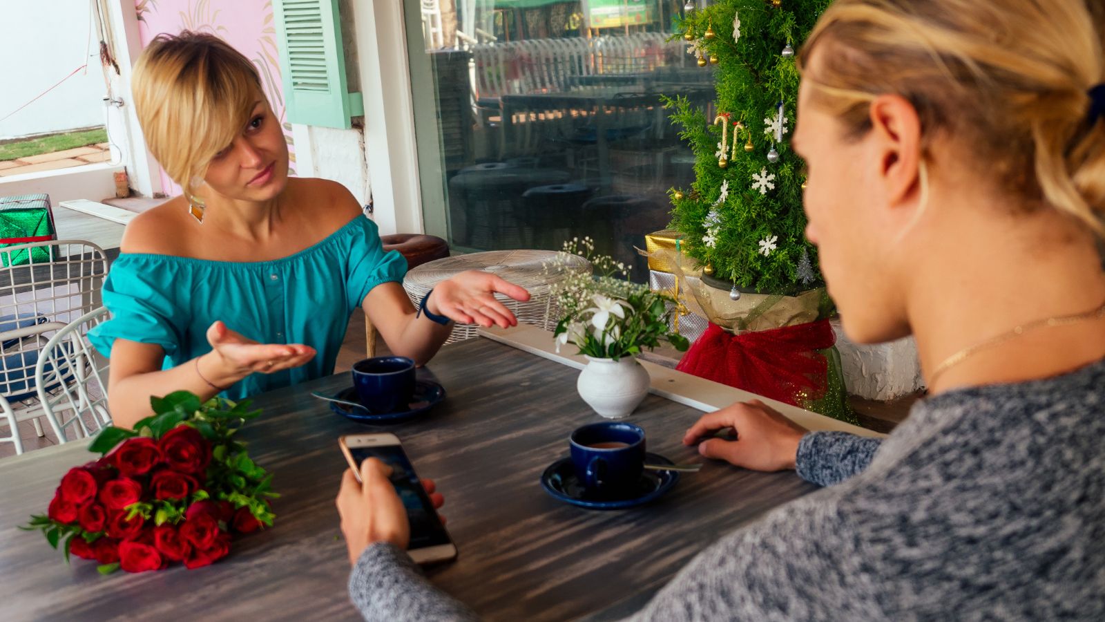 Bad date with couple at restaurant