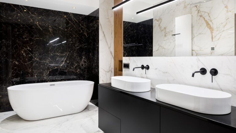 Large modern bathroom with a big tub